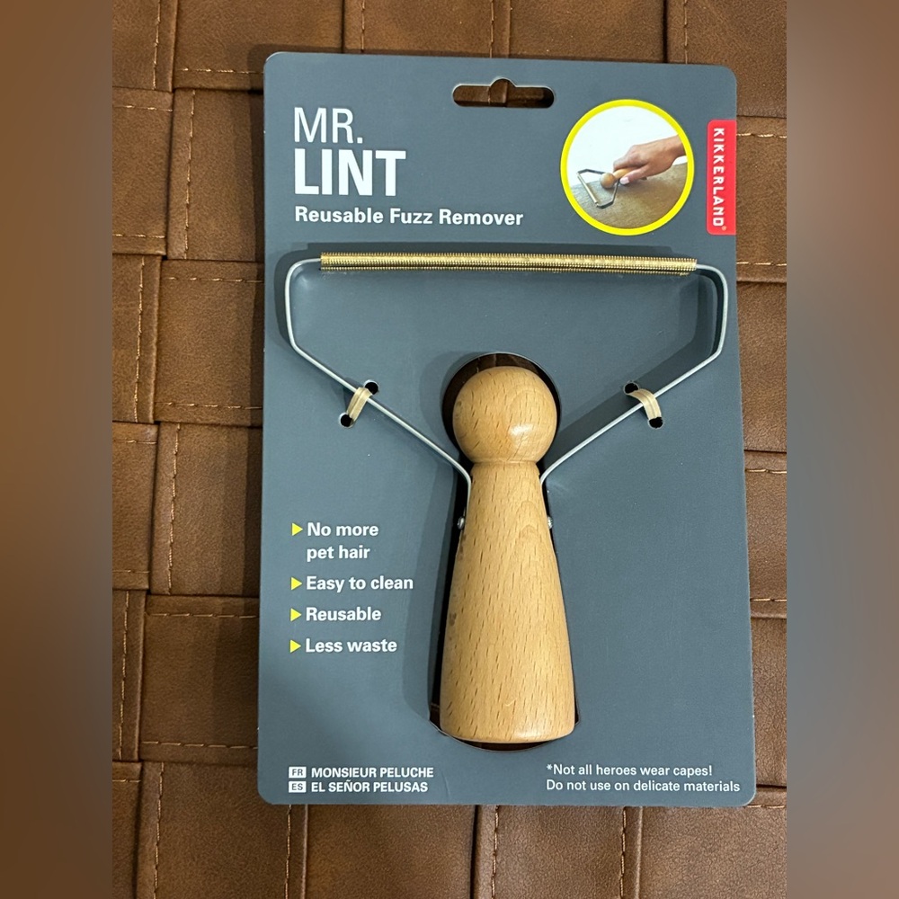 NWT  Mr. Lint Reusable Fuzz Remover - Natural Wood and Silver